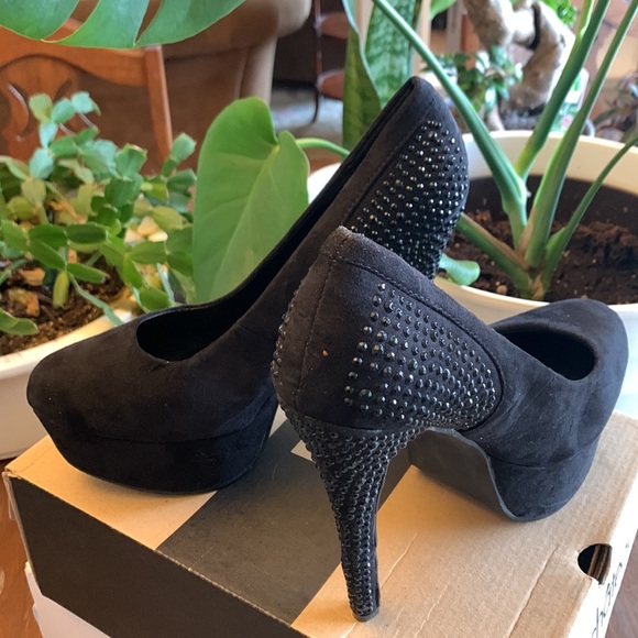 Black suede high heeled size 9 shoes 👠 - Picture 2 of 2